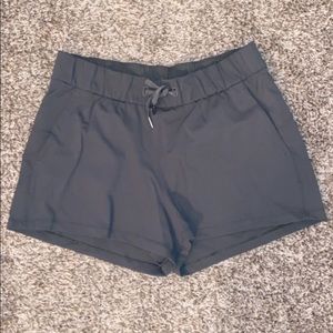 Lululemon On the Fly Short Woven 2.5”